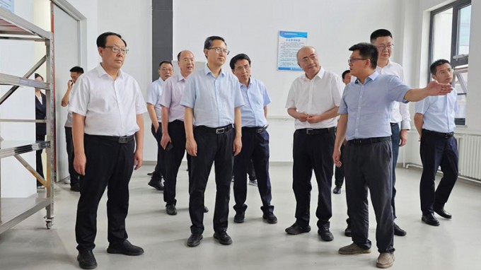 甘肅國(guó)投集團(tuán)黨委書記、董事長(zhǎng)成廣平一行到西部工程檢測(cè)研發(fā)基地調(diào)研