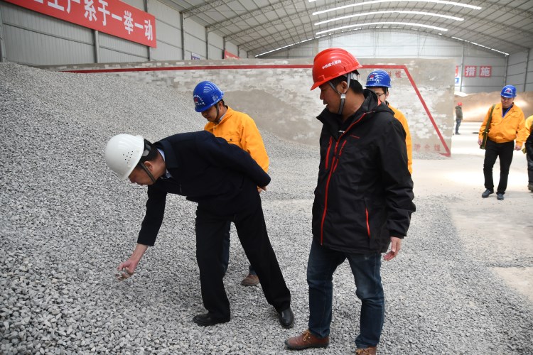 J:集團網(wǎng)站模塊公司動態(tài)8.2子公司動態(tài).甘肅省交通工程建設監(jiān)理有限公司省交通監(jiān)理公司動態(tài)新聞（2018.4-2019.7）生產(chǎn)經(jīng)營?9.1.24精準把脈 助推高質(zhì)量發(fā)展——甘肅交通監(jiān)理公司項目機構(gòu)年度目標責任考核工作紀實_0_1_3.jpg